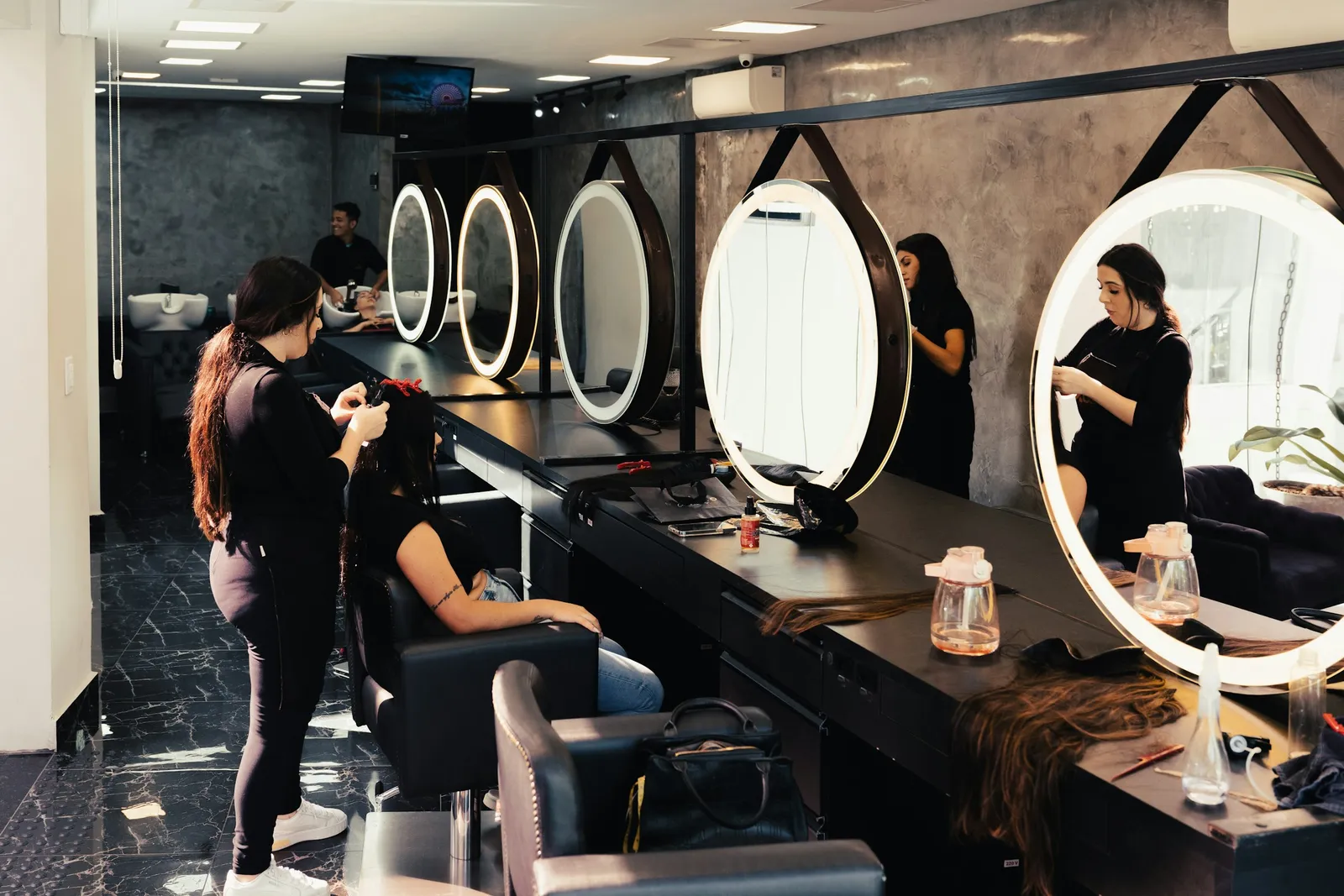Yoğun saatlerde dolu bir salon